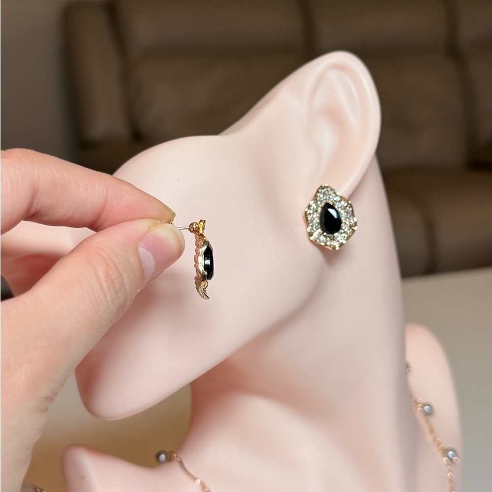 Elegant Black and Gold Teardrop Earrings - Picture 6 of 11